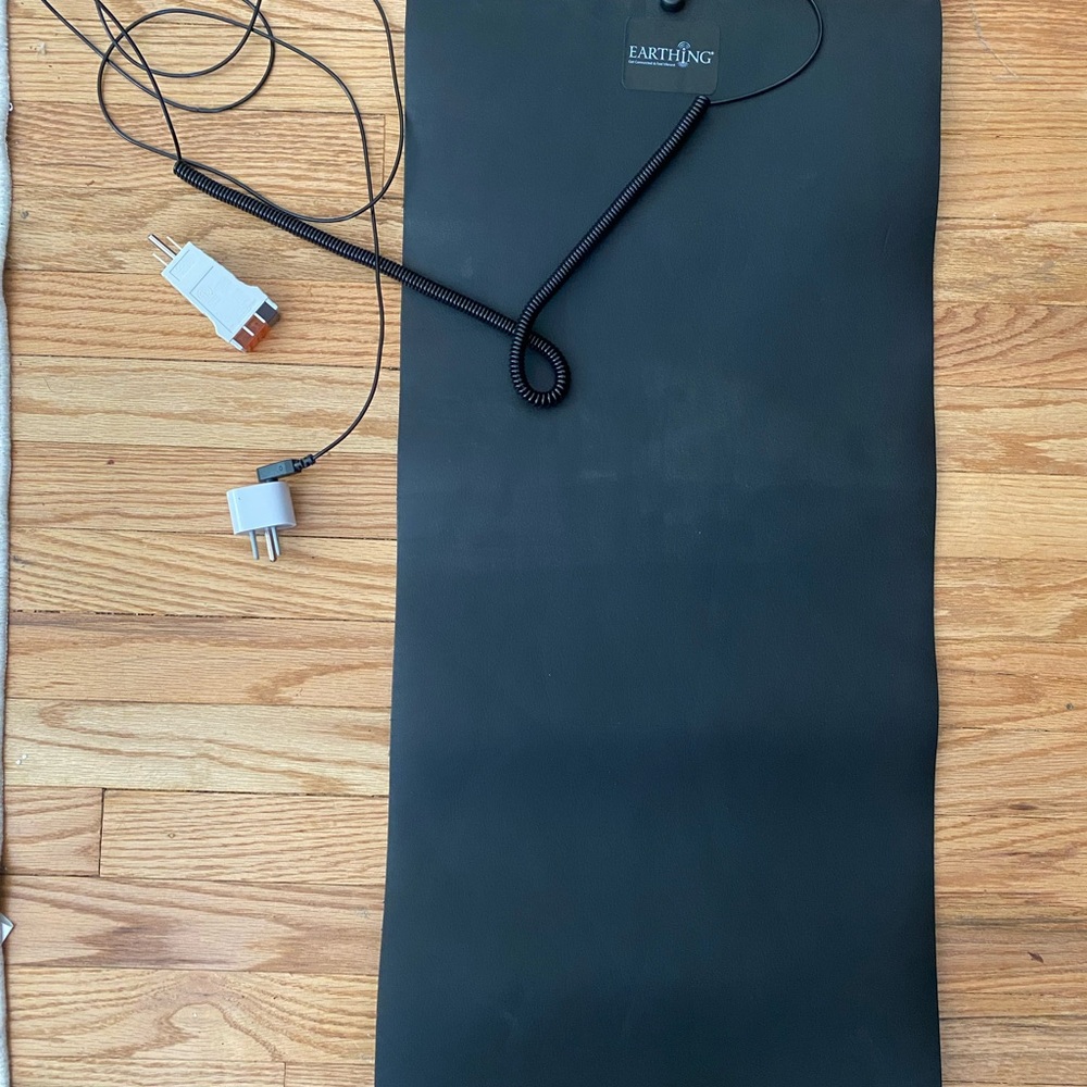 grounding wellness mat with accessories - great condition